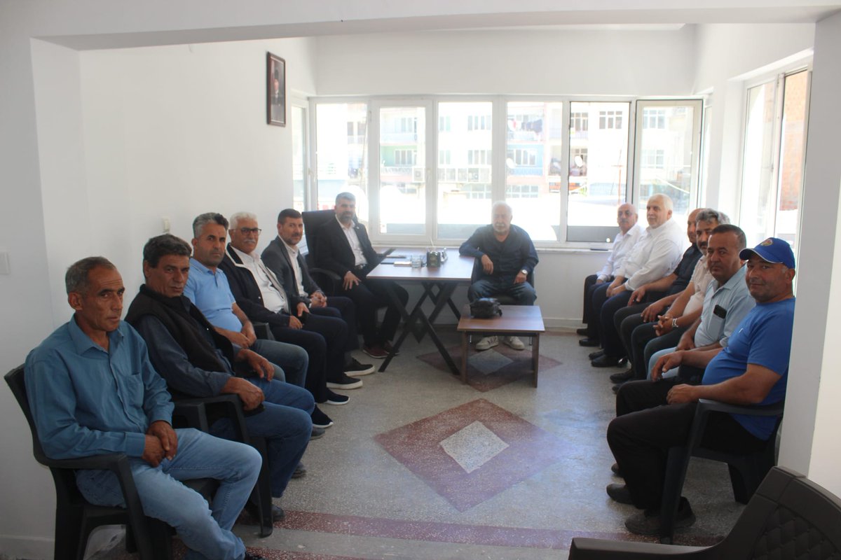 CKanta33's tweet photo. Mersin Milletvekilimiz Faruk Dinç, İl Başkanımız Salih Demir ve beraberindeki ile beraber Mut ilçemizin mahalle muhtarlarıyla bir araya geldik. Mahalleyle ilgili sorun ve sıkıntıları hakkında istişarede bulunduk. Muhtarlarımızın bizlere göstermiş olduğu ilgiden teşekkür ederim. https://t.co/vMPYYd0wrA