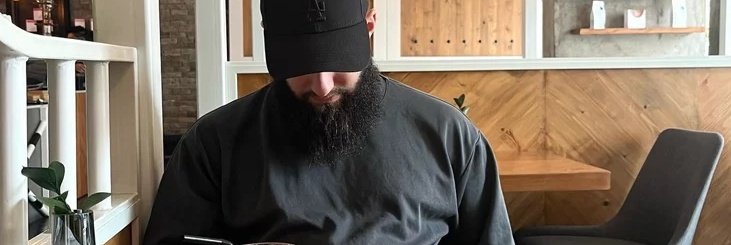 b_ziiii's tweet photo. Someone asked me,
“What kind of life partner do you want?”
I said, like Yusuf (Alayhis Salaam).
They replied, handsome?
I said, no.
If any other woman comes near him,
he would say,
“I seek refuge in Allah.” https://t.co/rl3R1okUU9