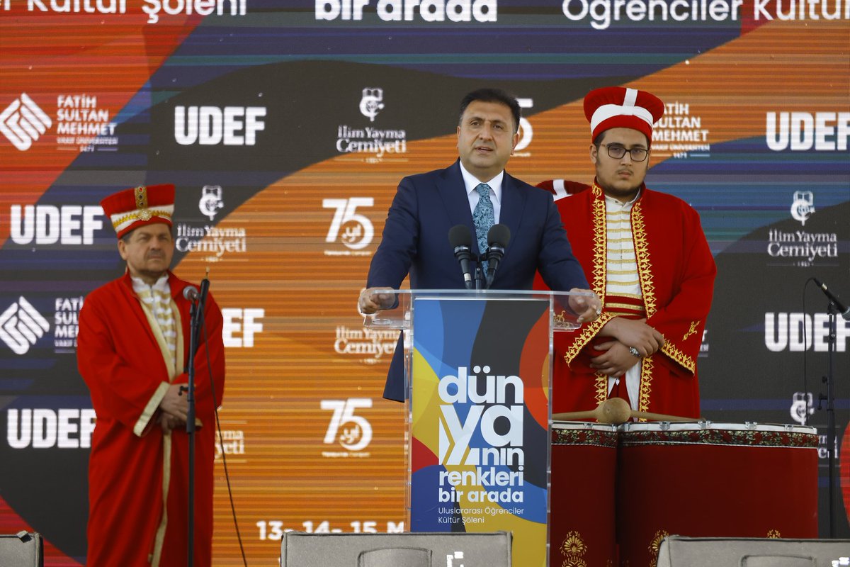 iycgenelmerkez's tweet photo. “Dünyanın Renkleri Bir Arada!” kapanış programı; farklı kültürlerin ezgileri, samimi buluşmalar ve renkli anlarla hafızalarda güzel bir iz bıraktı.
Kardeşliğin, kültürel paylaşımın ve gönüllülük ruhunun hâkim olduğu bu anlamlı programda emeği geçen herkese teşekkür ederiz. https://t.co/7zDt0UpwYx