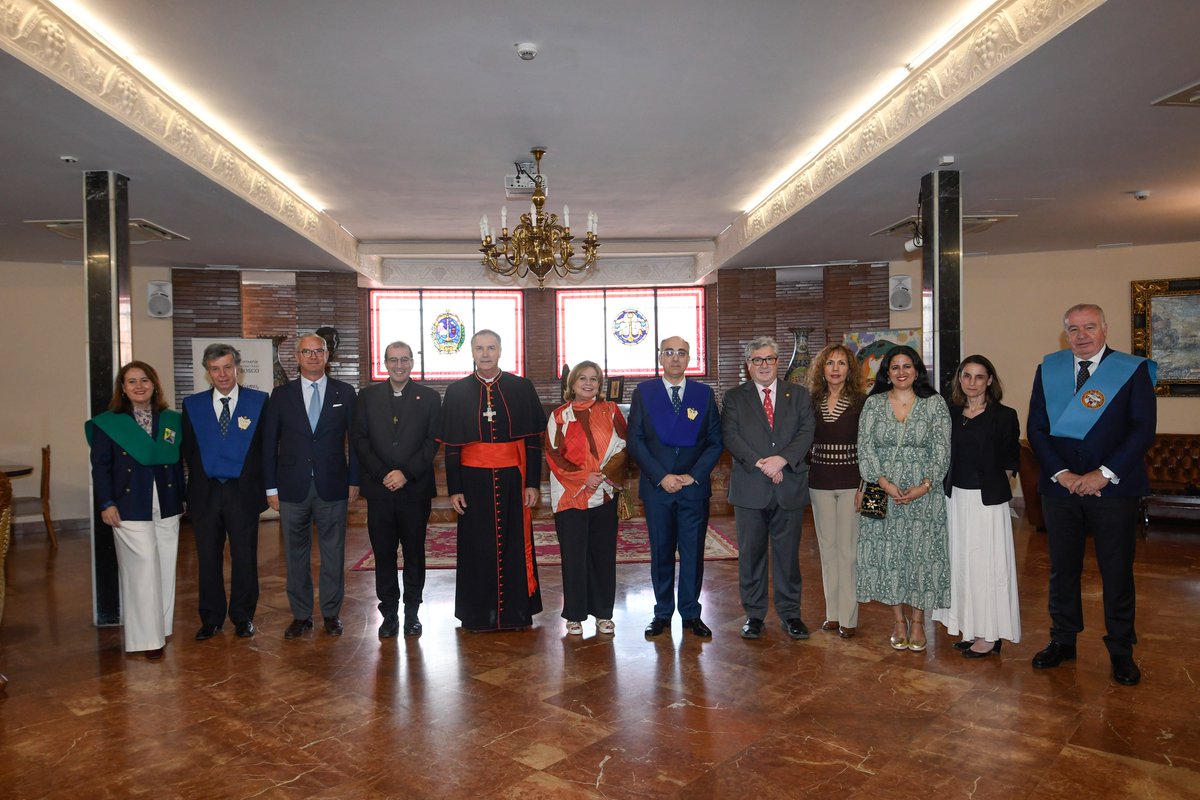 mayordonbosco's tweet photo. Acto de clausura del curso en el CMU San Juan Bosco
Con la presencia del Cardenal Ángel Artime para la lección de clausura, y de la Vicerrectora de Estudiantes presidiéndolo. 👏👏👏
Poniendo el broche de oro a otro inolvidable año en el Bosco 😀

@unisevilla @SalesianosEs https://t.co/J7haHaXTSF