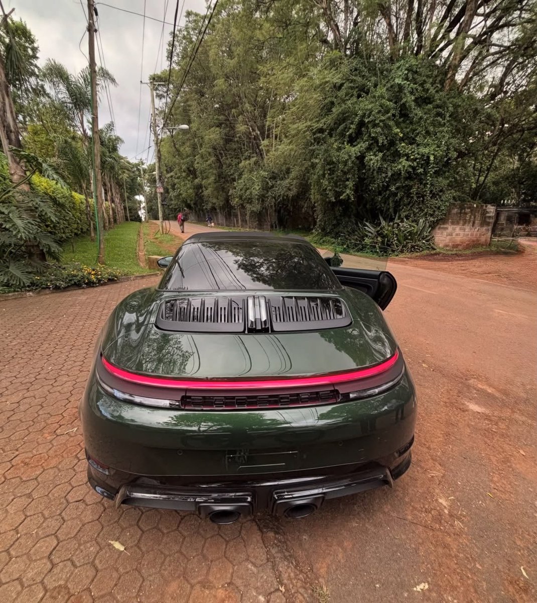 Cars in Kenya tweet media
