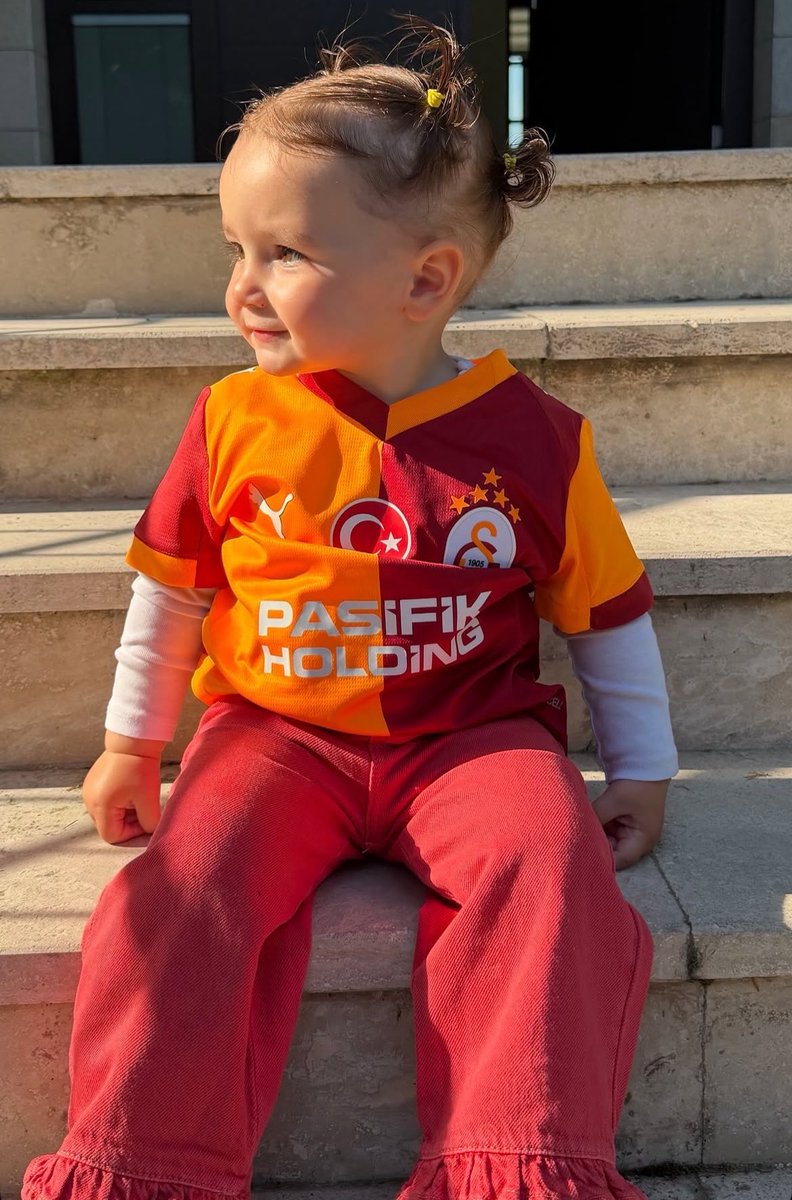 777barbie777's tweet photo. yine yapmıs kombinini yicem ❤️❤️ https://t.co/SXNzTpcHUh