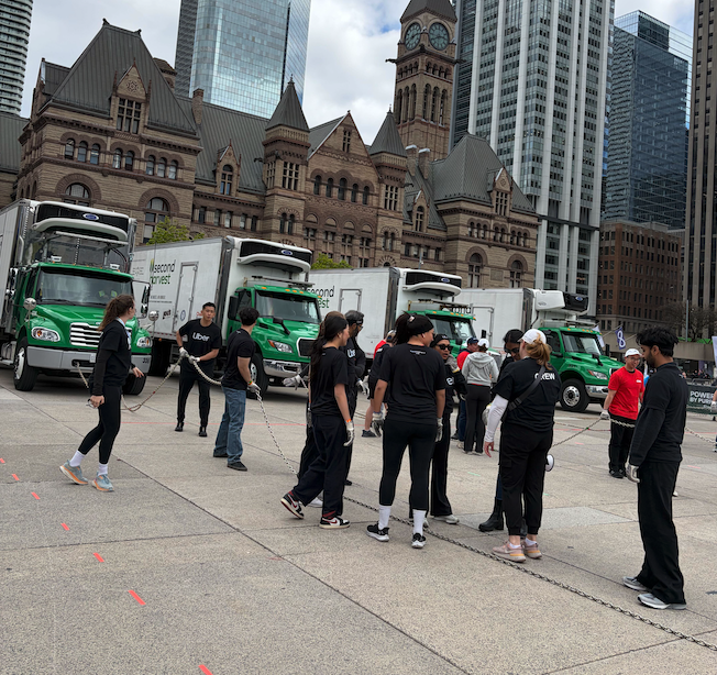 Uber_Canada's tweet photo. 🚛💪 Team Uber Canada is back at it! We hit the pavement today at @SecondHarvestCA's annual Truck Pull Challenge, pulling a 20,000-lb delivery truck!

We’re proud to support Second Harvest and their mission to keep food where it belongs: on plates and out of landfills. https://t.co/JwIaLelQxo