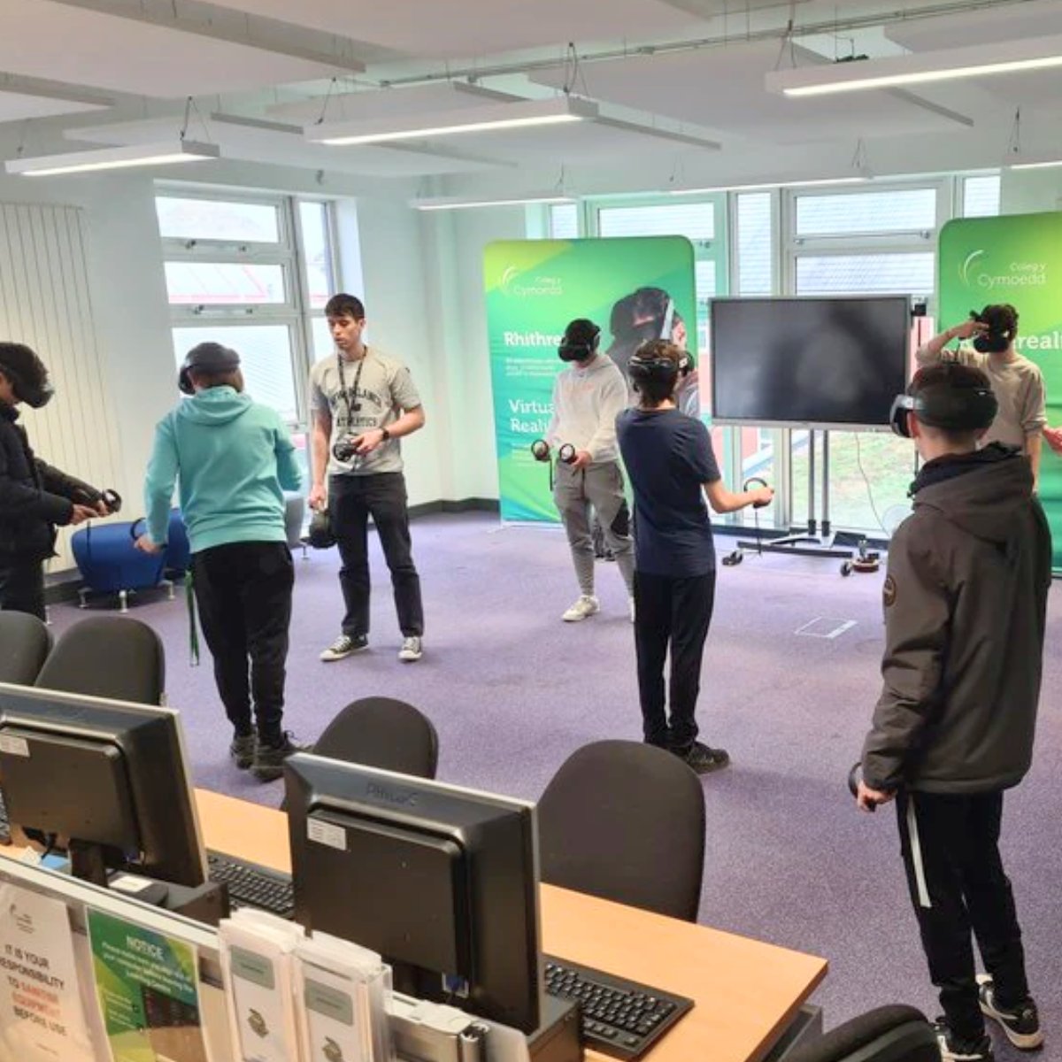 HTC VIVE tweet media