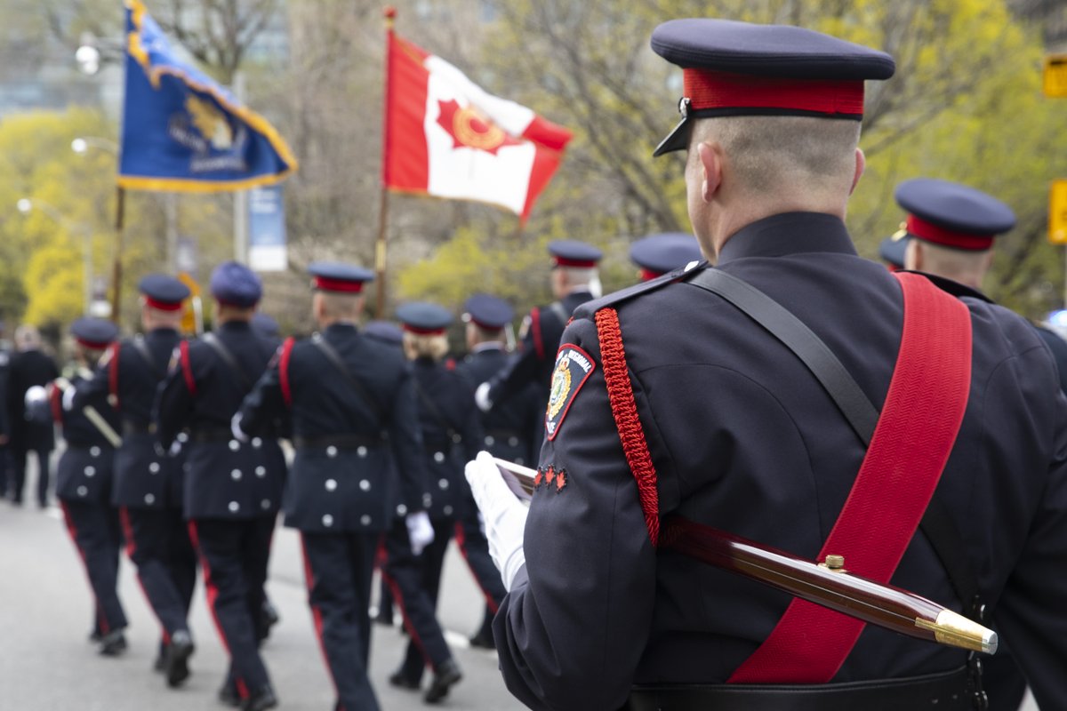 HaltonPolice's tweet photo. This Peace Officers Memorial Day, we honour those who have fallen in the line of duty to protect our #Halton community.

We will never forget their sacrifice. They are our #HeroesInLife.

#PoliceWeekON https://t.co/88UbwnghML