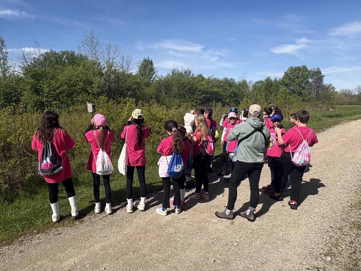 BathElementary's tweet photo. Out 4th gr. birders were on a hike with Dr. Roket at the Bath Nature Preserve. They saw an egret, heron, swallows and red wing black birds!! https://t.co/u3FLmCBD7o
