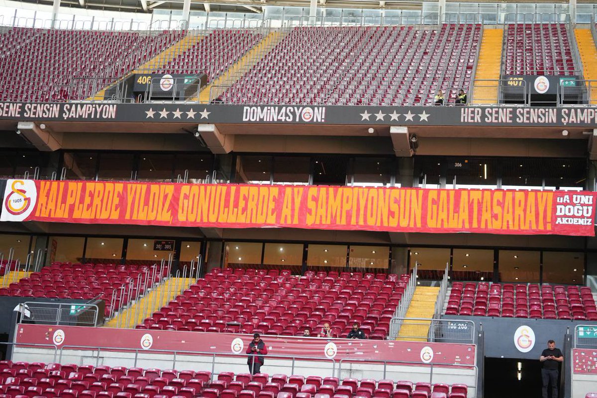 ultrAslanUNI's tweet photo. KALPLERDE YILDIZ, GÖNÜLLERDE AY, ŞAMPİYONSUN GALATASARAY!

#DOMİN4SYON #ultrAslanUNI https://t.co/swtlpu4cdo