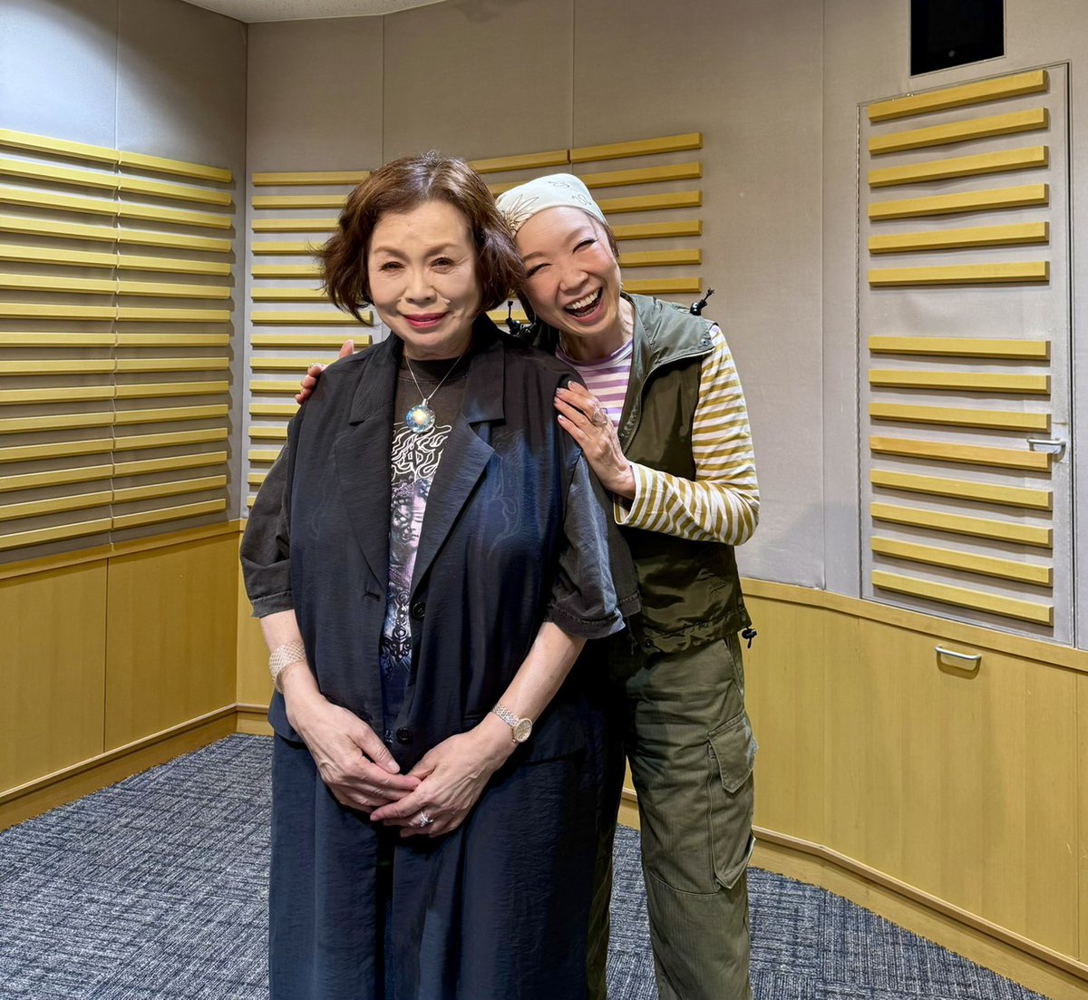 yuming_anng's tweet photo. #ユーミンANNG をTFで🎧

ゲストに #上沼恵美子 さんをお迎えしました🎊

収録のためだけに大阪から有楽町へ
来てくださいました🚅

ユーミン・エミリーと呼び合う仲になった2人の止まらないトークをもう一度お聴きください📻

次回の放送は6月26日(金)です✨

radikoは👇
https://t.co/5NNv0PwHms https://t.co/92TJE6Nojd