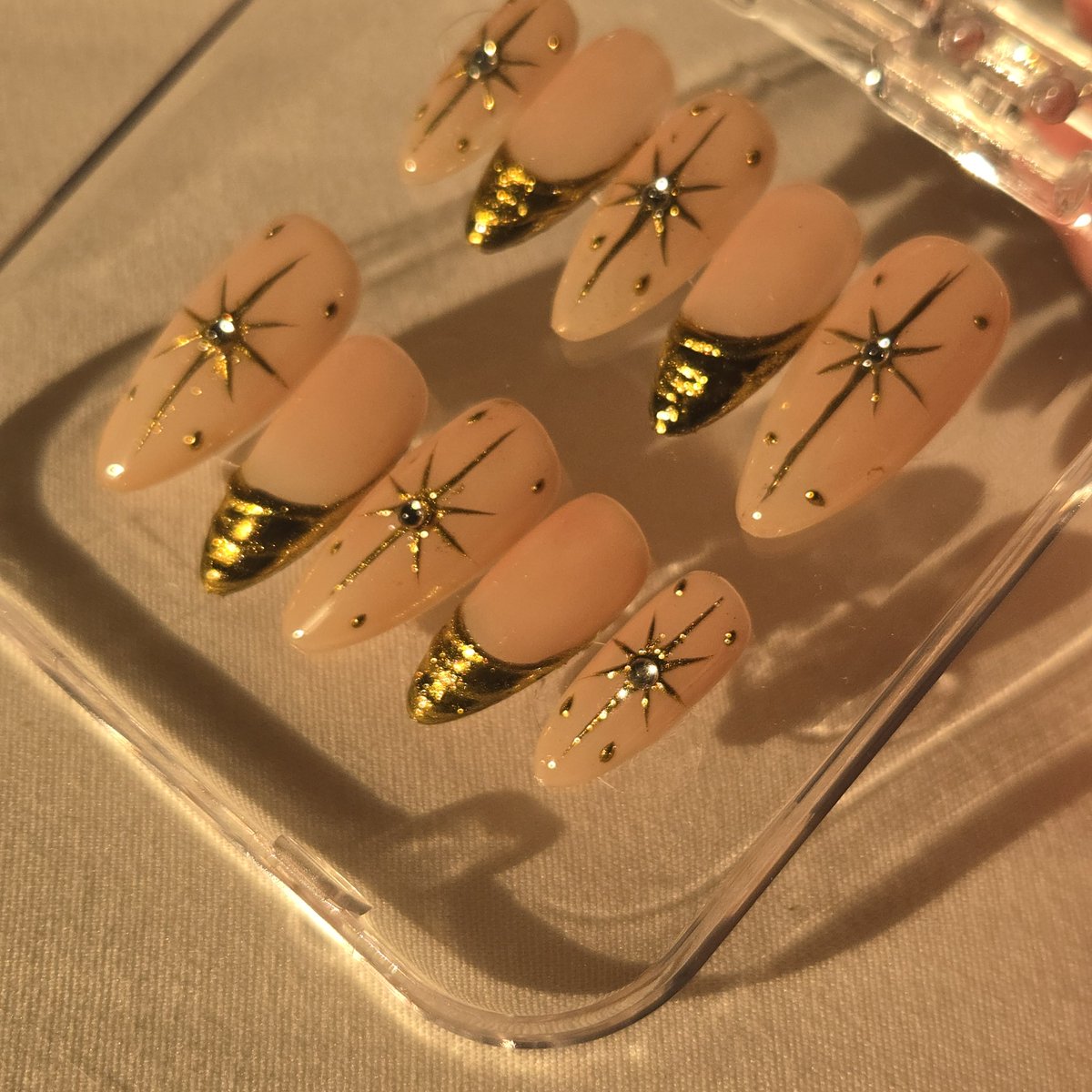 Artyreee's tweet photo. Nails by me https://t.co/NehEXOV0yy