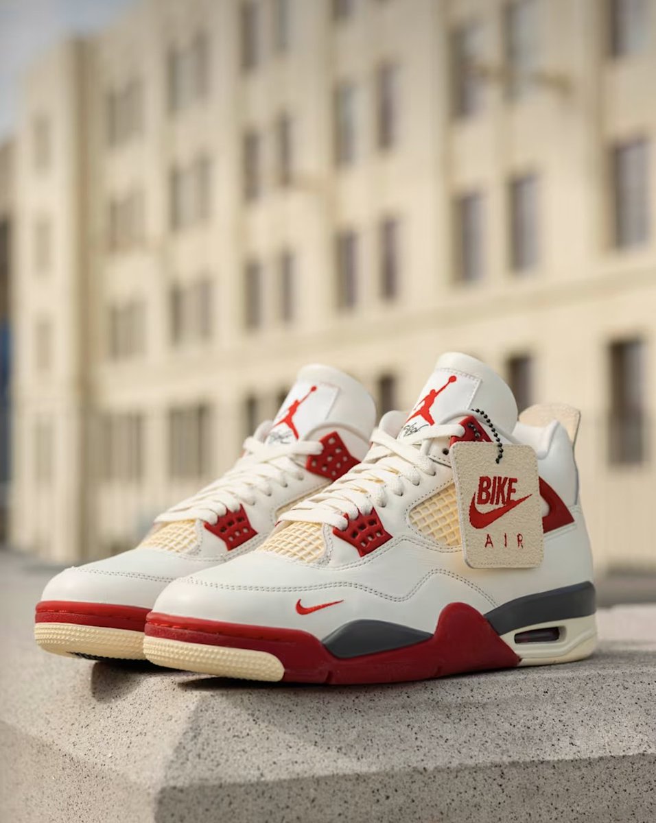 SNKR_TWITR tweet media