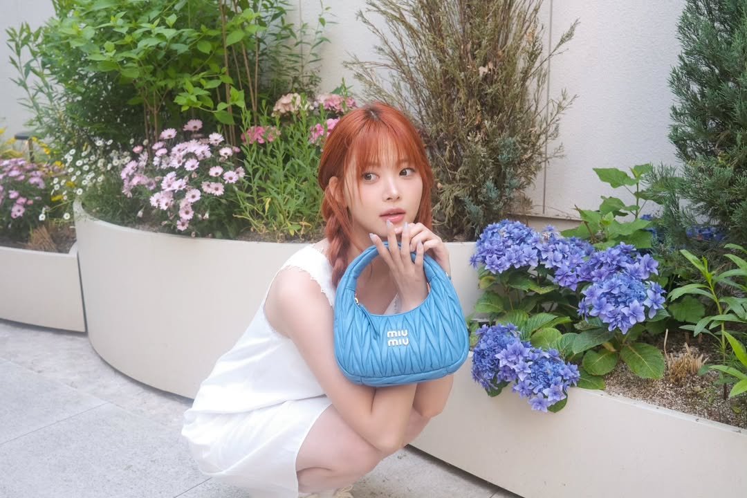 eulnchae's tweet photo. I didnt plan on taking this many pictures, but the moment I saw the flowers, soft lighting, and tiny garden walkway, I instantly felt like I stepped inside one of those dreamy coming of age movies. Everything felt so peaceful and pretty that I just wanted to stay there forever 🤍 https://t.co/F7nGJz1xLT