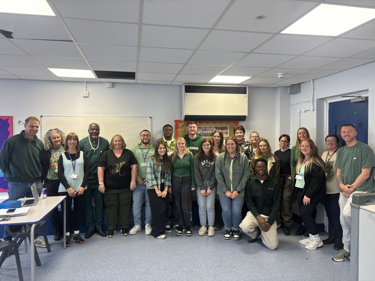 _SuttonHouse_'s tweet photo. Staff wore green today to raise money and awareness for Mental Health Awareness Week 💚 Standing together to support positive mental health, encourage conversations, and promote wellbeing for all. #MentalHealthAwarenessWeek #WearItGreen https://t.co/KM4OeztLAZ