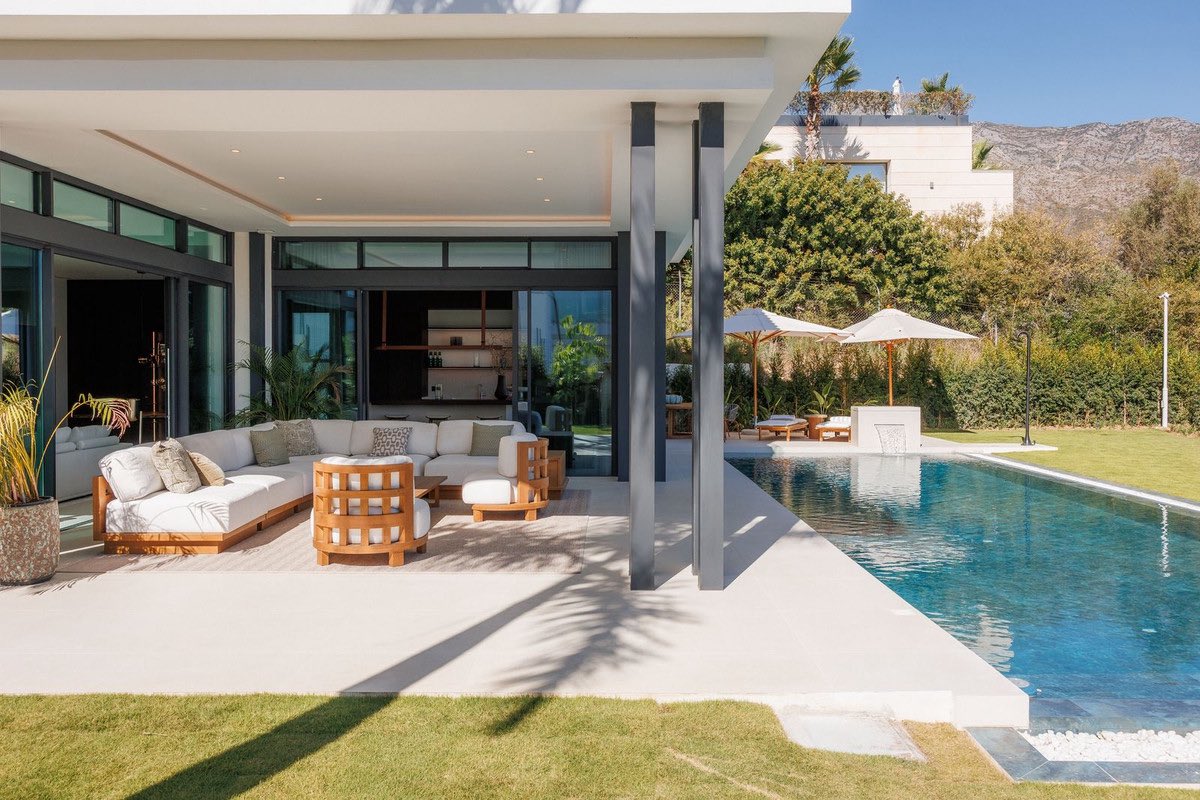 Spainprop's tweet photo. Why is the Golden Mile so exclusive?

📍 Prime location between Marbella &amp; Puerto Banús
🏖 900m from the beach
💎 4 bed | 5 bath luxury villa
💰 €4.85M

Luxury living meets smart investment.

https://t.co/y2DaE4g0ZH

#Marbella #LuxuryRealEstate #GoldenMile #CostaDelSol https://t.co/Ody9JlV4op