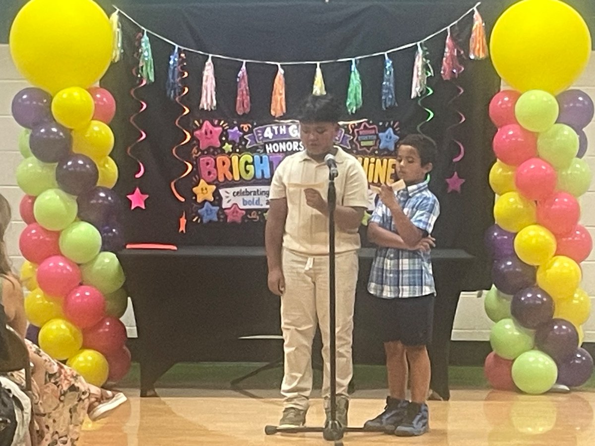 GT_Elementary's tweet photo. It was a beautiful evening to celebrate with our 4th grade students. The staff at Green are honored and blessed to have been part of their journey! @ericbowlen @ArtesiansUnited @MSDMartinsville https://t.co/cr81lskYcE