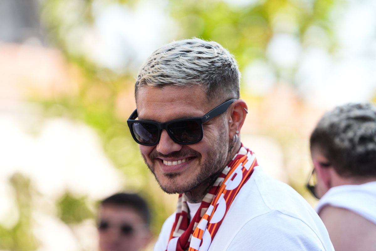 futbolarena's tweet photo. Şampiyonluk kutlamalarında Mauro Icardi. 🦁 https://t.co/fBgXkyzZLL