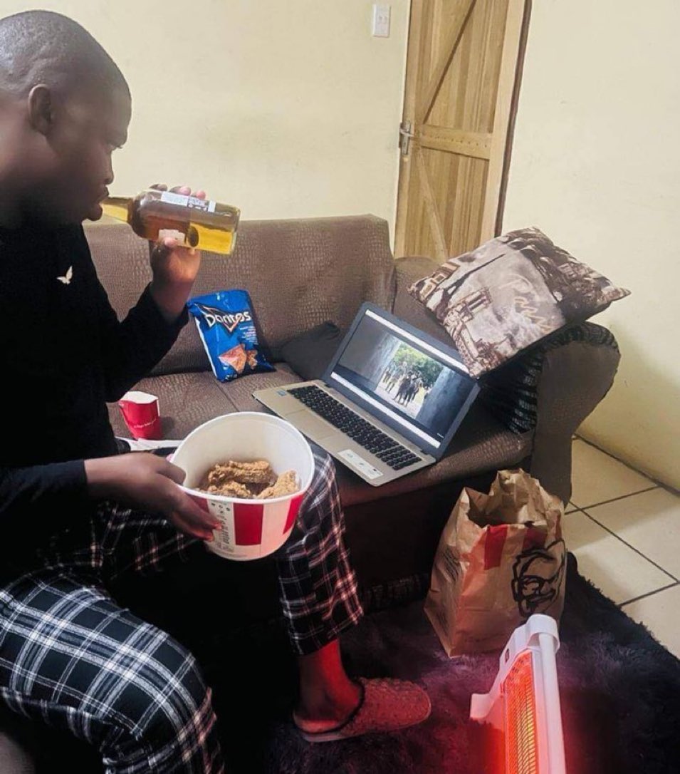 Brianmbunde's tweet photo. Tonight’s plan. https://t.co/5h61MbMAdD