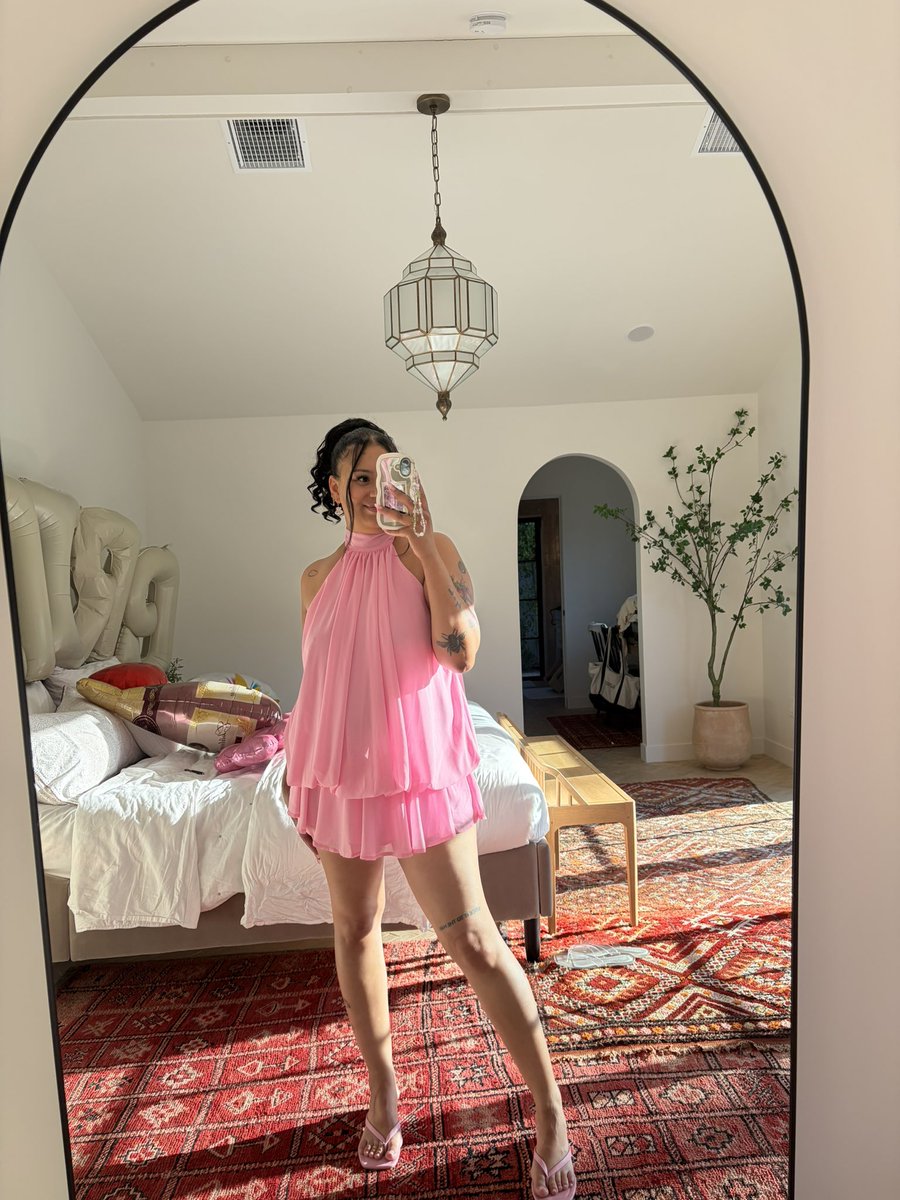 bbfreckle's tweet photo. birthday girl 😌 https://t.co/w1N9BHzFTH
