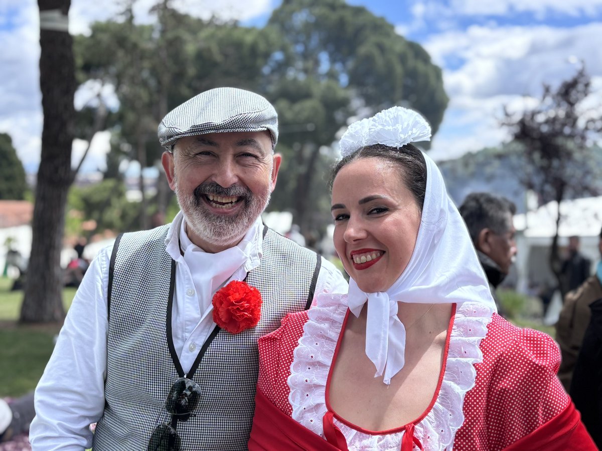 psoelatina's tweet photo. Madrid es su gente y sus barrios, su alegría y su Pradera de San Isidro vibrando otro 15 de mayo más.

Hoy hemos ido a ella con @pebarrero, @oscarlopeztwit, @MarotoReyes y @franmartagui y todos los madrileños, de nacimiento y adopción, a celebrar la verdadera esencia de nuestra ciudad, acogedora y solidaria frente a la caricatura del lujo y la privatización en que la quieren convertir.

❤️ ¡Feliz San Isidro! ¡Viva la Villa de Madrid! ❤️