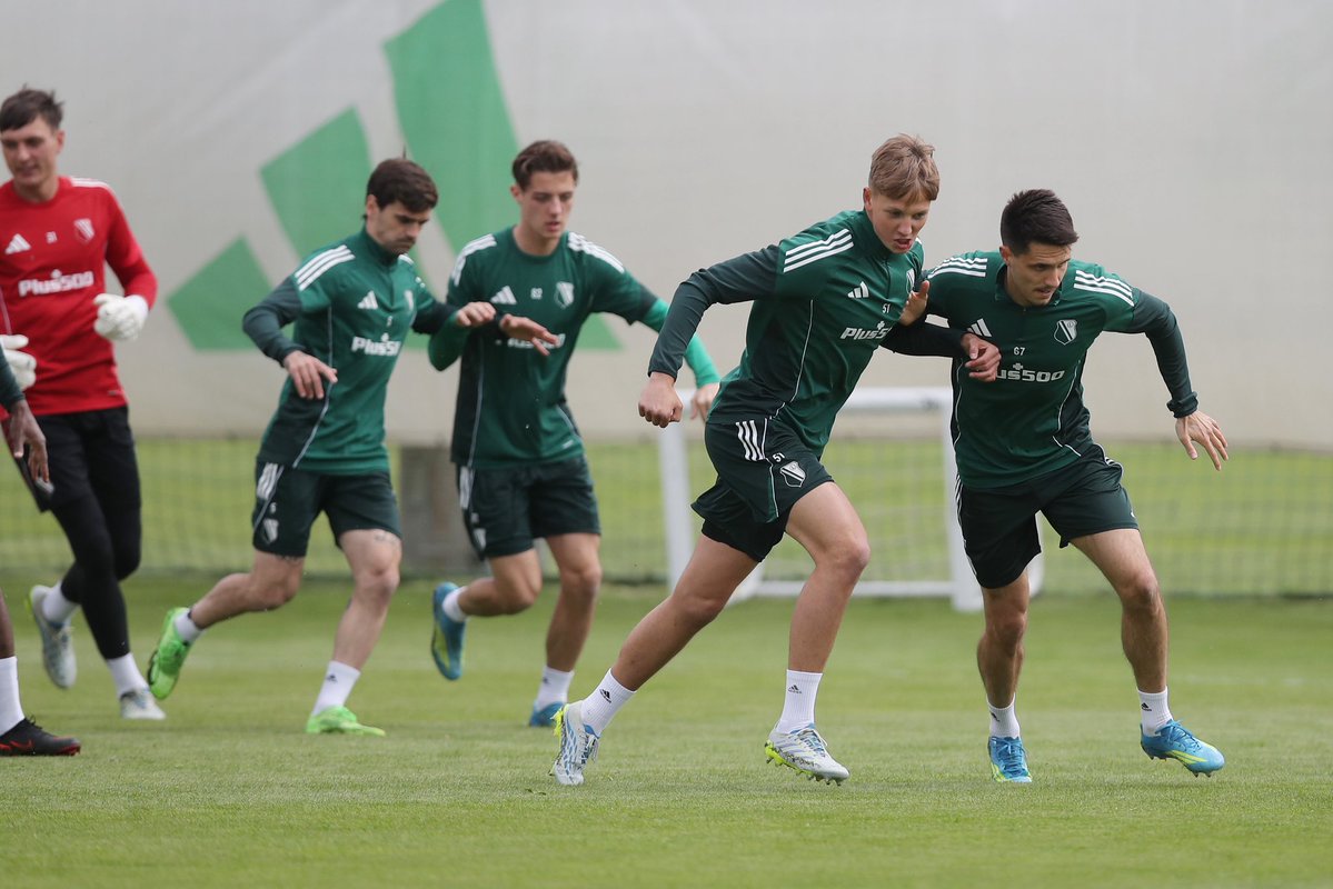 Legia Warszawa tweet media