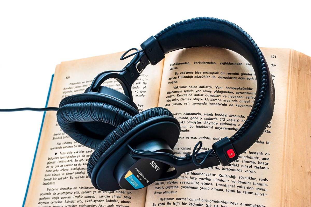 gzumeta's tweet photo. 📢#Audiolibros en España: Nuevo récord, 10 millones de oyentes en 2026

▶️Según datos ofrecidos por el último estudio de @nielsen IQ para @Audible_ES 

👉Las mujeres, entre 18 y 24 años, las que más escuchan audiolibros a diario

🔴https://t.co/5H84zHcUAm https://t.co/Bx81UmHUBe