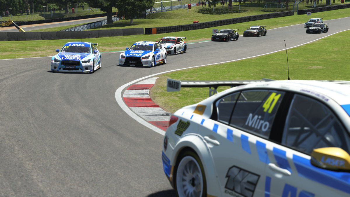 Solo_Simracing's tweet photo. Carrerón en Brands Hatch en la segunda fecha de nuestro campeonato BTCC. 26 pilotos dándolo todo en pista durante las 4 mangas. 

Retrasmisión, comisario en directo, nivelazo de los pilotos y como siempre, el mejor ambiente en pista!

Te apuntas? Queda alguna wild car para ti :) https://t.co/fXTAKEUBPy