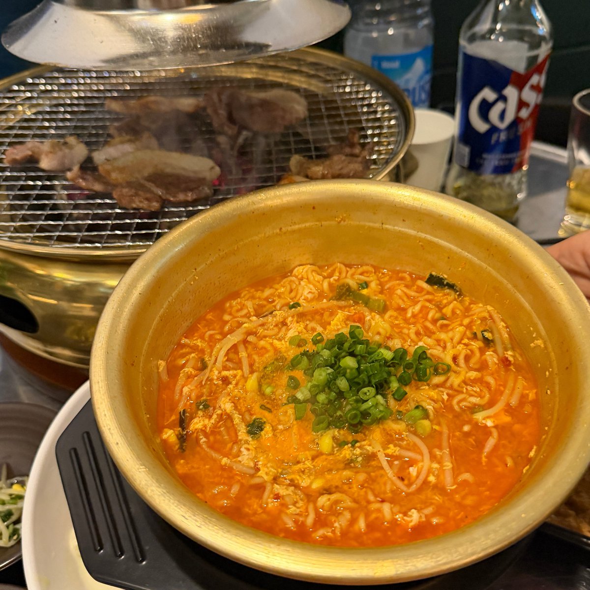 haeng52's tweet photo. 올림픽공원 공연오면 꼬옥 뒷풀이 여기 오기로 약속해...
파막창이 유명한 곳인데 늦게와서 품절이라 뒷고기 시켰는데 항정살 뽈살이 붙어있어서 소금에 찍고 쏘맥말다가 탄수 땡길 때 콩나물 라면 시켜먹으면 완벽한 콘서트 마무리를 즐길 수 있슨....🥹

📍골목집
마천로7가길 3-1 광창빌딩 103호 https://t.co/wrOLz9LX9n
