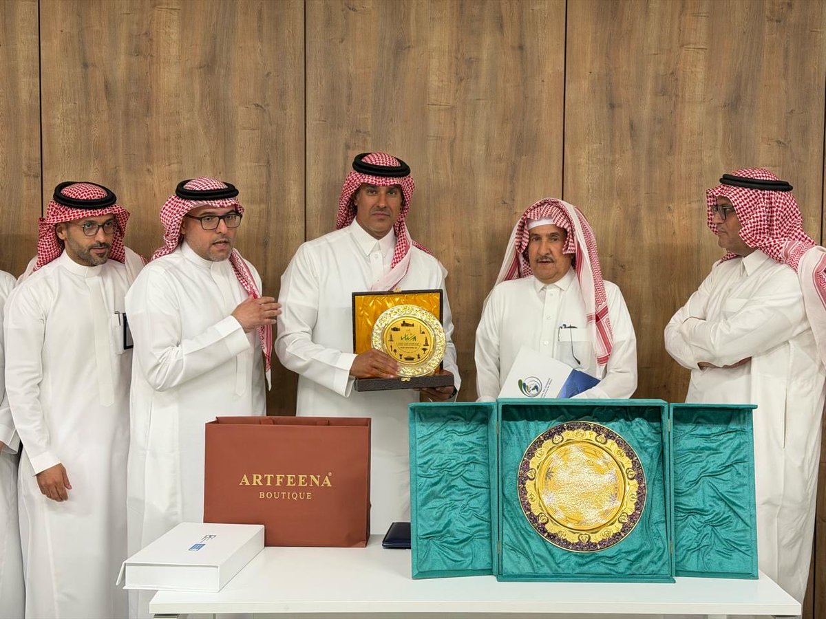 ei_ksu's tweet photo. احتضن #معهد_ريادة_الأعمال بـ #جامعة_الملك_سعود يوم الخميس ١٤/ مايو / ٢٠٢٦م حفل احتفاء جميع الجهات التابعة لوكالة الجامعة للدراسات العليا والبحث العلمي بختام عمل 
سعادة أ.د يزيد بن عبد الملك آل الشيخ .

قائدٌ مُلهم وصاحب بصمة ذات أثر في مسيرة الجامعة التاريخية في البحث والابتكار والدراسات العليا.
سائلين الله له السداد والتوفيق في مسيرته القادمة.