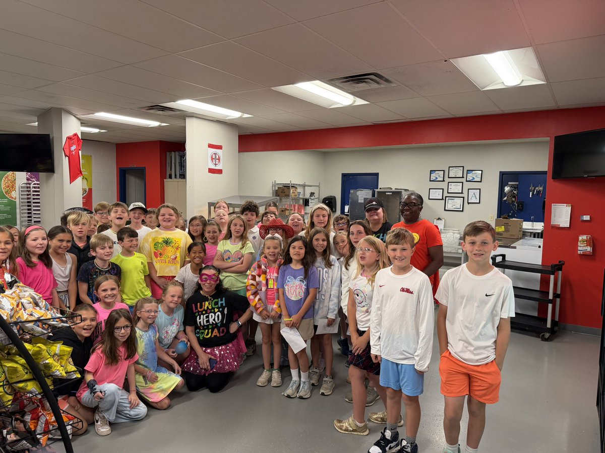 tcpselementary's tweet photo. We love our lunch superheroes! 🍎🦸‍♀️🦸‍♂️

Thank you to our amazing cafeteria staff for serving our students each day with smiles, kindness, and care. We appreciate all you do to keep our school fueled and ready to learn! https://t.co/MJ2XNXSgEF