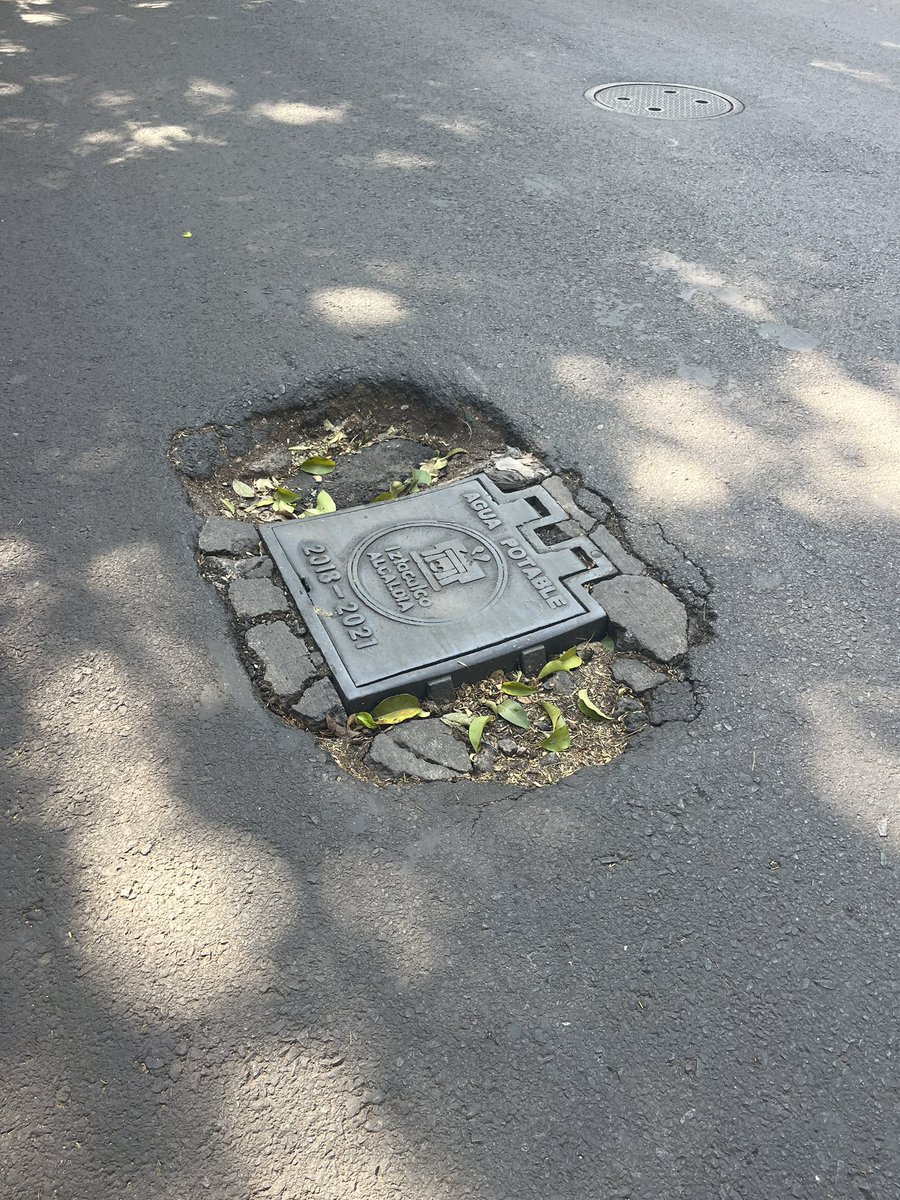 slopezjacob's tweet photo. Amigos de @BJAlcaldia @AccionesBJ @LuisMendozaBJ @Narvarte_ @BlindarBJ, @VecinosUnidosM porfa apóyenos tapando este bache frente a Concepción Beistegui 814, entre Gabriel Mancera y Amores. https://t.co/g7BZbvs7Fd