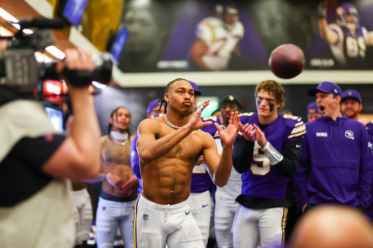 VikingzFanPage tweet media