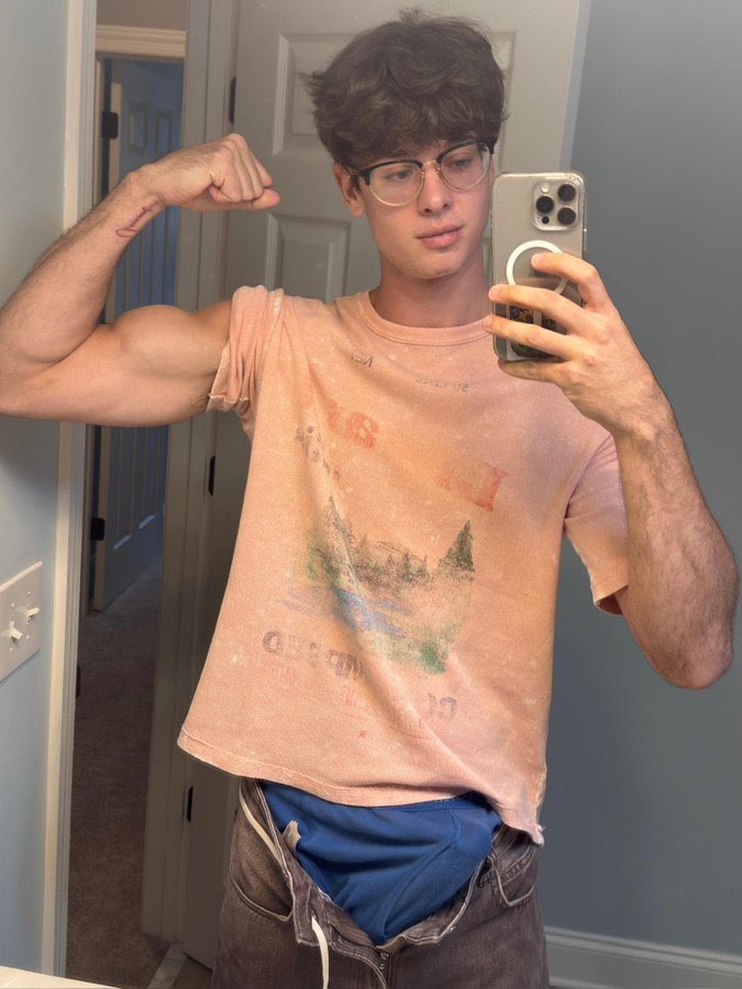 ThomasAnth6na's tweet photo. If you’re active on here say ‘hi’ 🏳️‍🌈💕 https://t.co/WyfMogfh5K