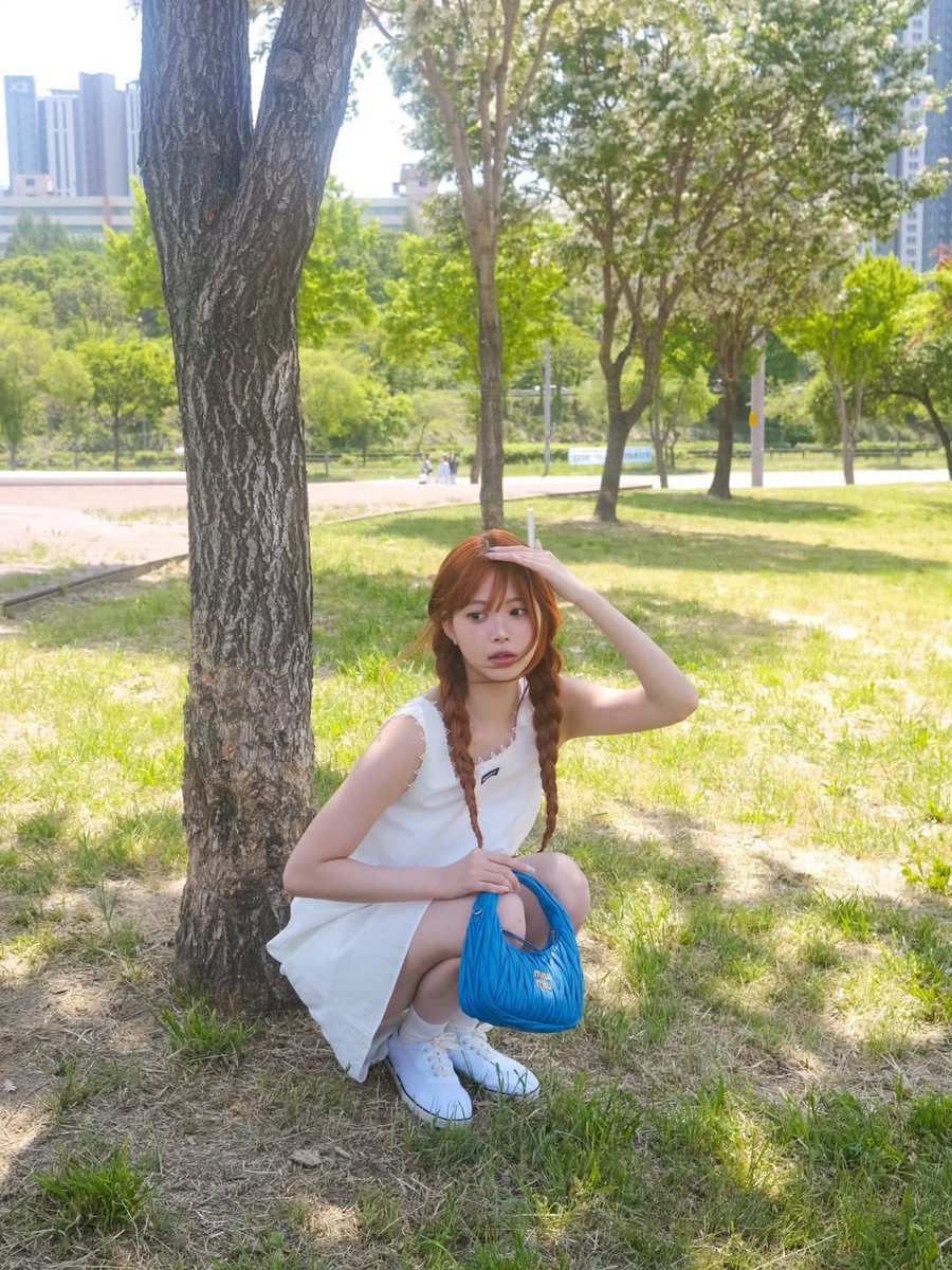 eulnchae's tweet photo. Today felt so slow and peaceful in the best way possible. I found a shady spot under the trees and honestly stayed there longer than I planned because everything looked so soft and pretty around me. ☀️🌿💙 https://t.co/AcTkuD8gkp