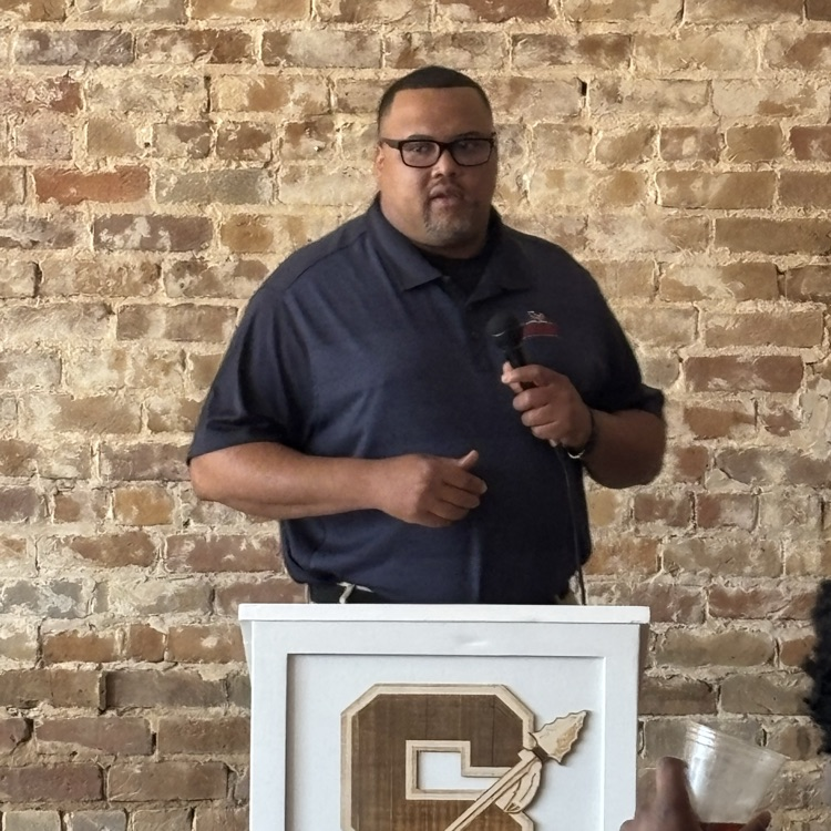 SenatobiaHS's tweet photo. 🎓Senior Breakfast wonderful!! Thanks to DelJuan Robinson for stopping by &amp; providing our graduates some inspirational words of encouragement!! 💛💙 #tobiePRIDE #GOW26 https://t.co/YpENcIwla4