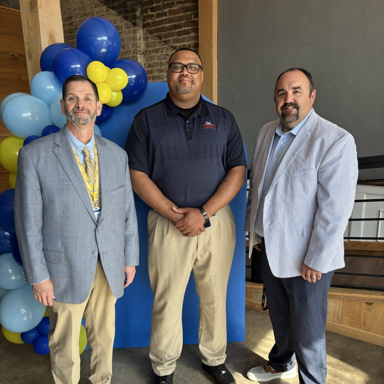 SenatobiaHS's tweet photo. 🎓Senior Breakfast wonderful!! Thanks to DelJuan Robinson for stopping by &amp; providing our graduates some inspirational words of encouragement!! 💛💙 #tobiePRIDE #GOW26 https://t.co/YpENcIwla4