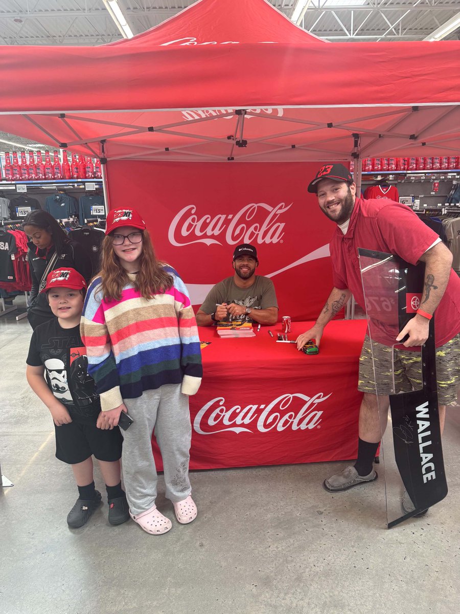 GeminiMind1990's tweet photo. Fun times @CokeCCBCC ! https://t.co/iwD4WWh6KM
