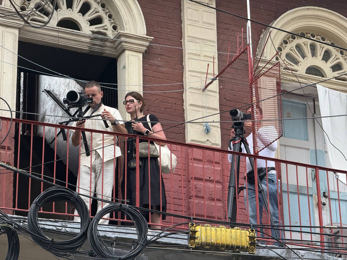 reporter0s's tweet photo. ATENCIÓN… ¡ESTRENO!  🇵🇦 

¡Este viernes y sábado estrenamos nuestro nuevo repoRTa desde Ciudad de Panamá! 

Hablamos de la gentrificación y cómo esto está afectando a los panameños. Tantos edificios lindos, modernos y gigantes tienen un precio, y no es solo el económico. ✅ ¡NO SE LO PIERDAN!  

Les dejo algunas imágenes del detrás de cámaras.

@DanielAcostag