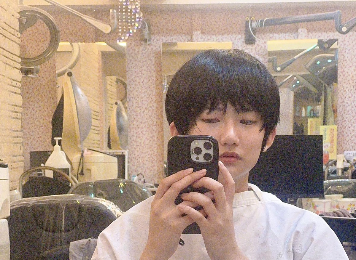 __Wowee__'s tweet photo. Hair cut✂️

#私の雰囲気嫌いじゃないよって人いいね #自撮り界隈 https://t.co/Se5WbwzXwS