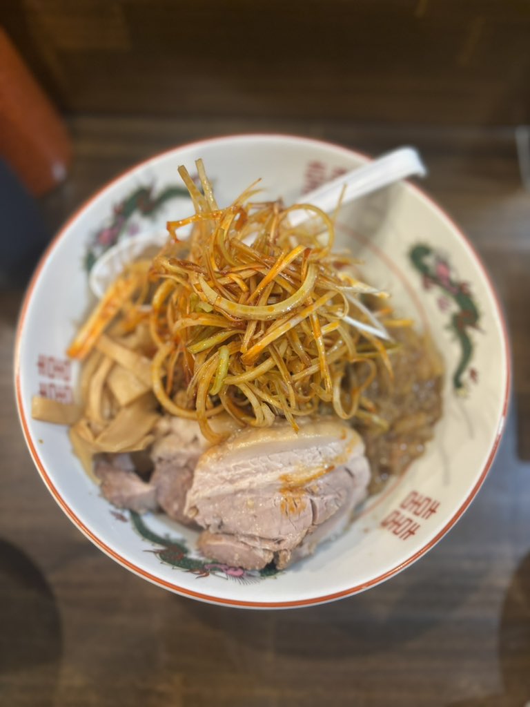0358smile's tweet photo. 今日のご褒美ラーメン
アカギ新田木崎店さん
辛痺担々麺＋豚増し＋辛ネギ＋メンマ＋有料飲み物（肉脂）❤️笑笑
今日もウェルカムカムドリンク登場笑笑
花椒がやっぱりすごくいい❤️パツパツ麺と旨辛挽肉＋辛ネギとメンマ＋肉脂が最強ブーストでご飯がすすむくん笑笑ご飯で色々とDOWできて3150でしたwww https://t.co/SxLEhvF8fZ