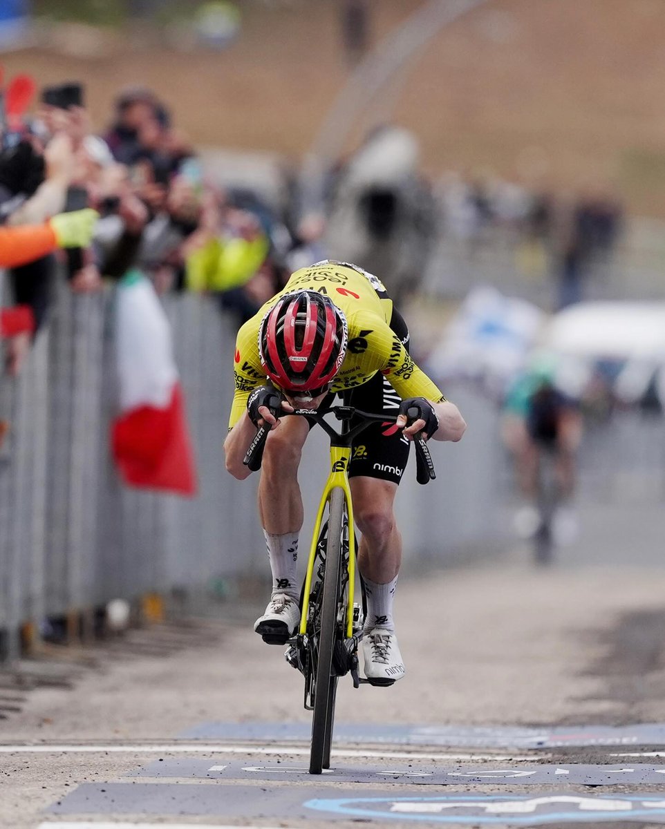 notGirodItalia's tweet photo. 🇩🇰 𝑉𝐼𝑁𝐺𝐸-𝐺𝑂𝑁𝐸 𝑊𝐼𝑇𝐻 𝑇𝐻𝐸 𝑊𝐼𝑁𝐷 

📸 LaPresse | #GirodItaliaᴿᴾ https://t.co/Zb62t8vhLe