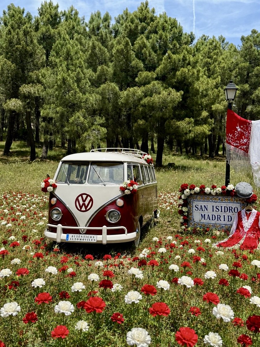 autenticosautos's tweet photo. ¡Feliz día de San Isidro a tod@s de la Madrileña más chula! ❤️🚐🤍

#madrid #sanisidro #cochesclasicos #kombi #autenticosautomoviles https://t.co/N5ncZogbAj