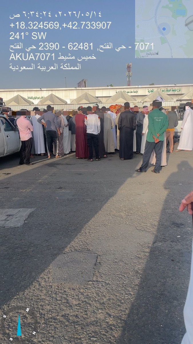 basel9700's tweet photo. من المسؤل عن العماله السائبه التي تعمل لحسابها الخاص في سوق خضار خميس مشيط.  ؟من المسؤل عن ملايين الريالات يتم تداولها بصفة يوميه خارج القنوات الرسميه ؟كيف يتمكن أبنائنا من العمل في ضل ��جود الحيتان ؟
@Zatca_sa 
@MOISaudiArabia 
@emartasir 
@MEWA_KSA 
@HRSD_SA 
@MushaytKhamis https://t.co/SN2I29ydsm