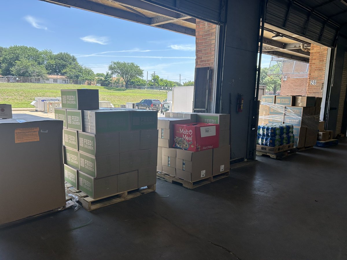VeenaArmstrong's tweet photo. Shout out to @DISDFacilities for always working behind the scenes to support our students, staff, and families. Your hard work does not go unnoticed. The real MVPs! 👏🏽🏫✨ https://t.co/t7jStLbqLH