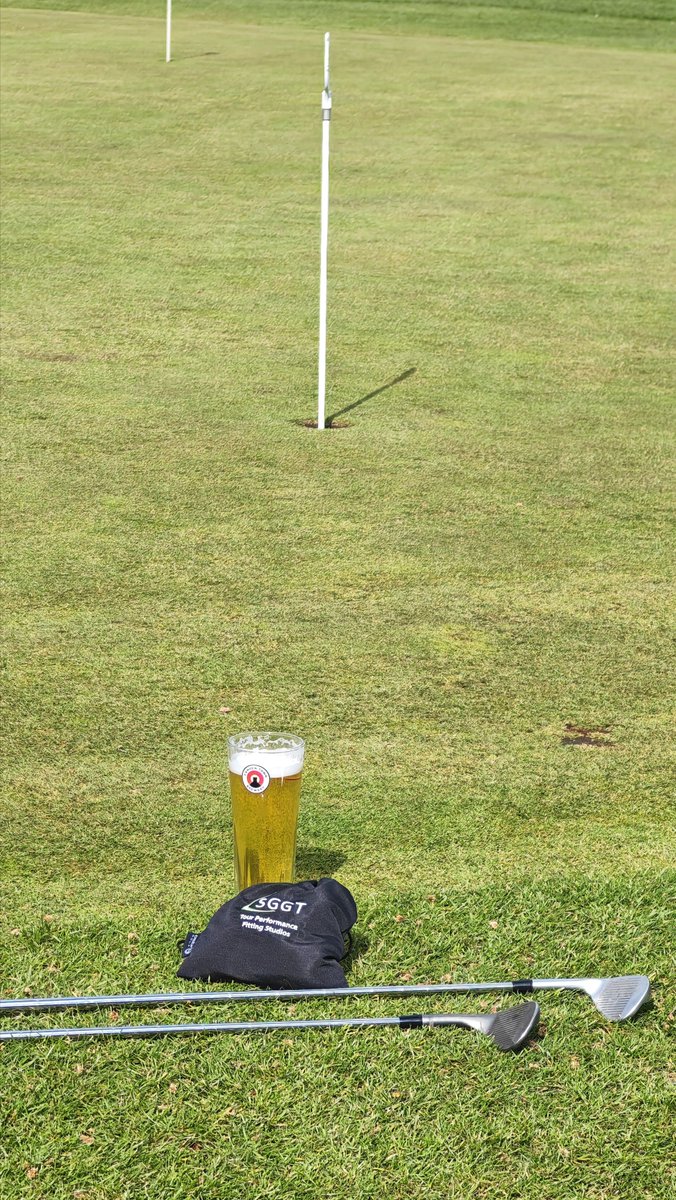 GolfXuk's tweet photo. #ThreeCamden
Bit of chipping practice with Boaby @VokeyWedges and @PingTour. https://t.co/tF5dqg022H