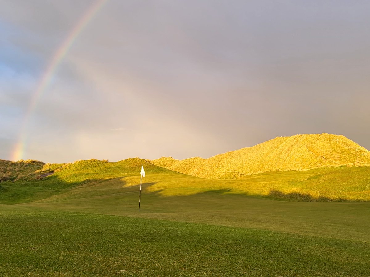 EnniscroneGolf's tweet photo. Golden hour hits differently on the Links at Enniscrone
A passing shower, a double rainbow, and the last light of the evening across the dunes — moments like these remind us why links golf is so special on Ireland’s Wild Atlantic coastline.⛳✨

@sligotourism @Dis_Enniscrone https://t.co/jCNv3nWTDX