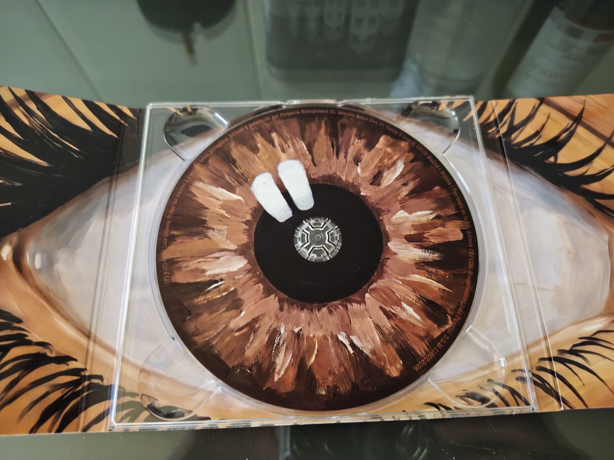 Begoa1202's tweet photo. Woow. Qué maravilla!. En su calidad y detalle esto es un disco "boutique" verdaderamente. Gracias, Luis ❤️ #LlámameLuis https://t.co/VfF8Mmv9kE