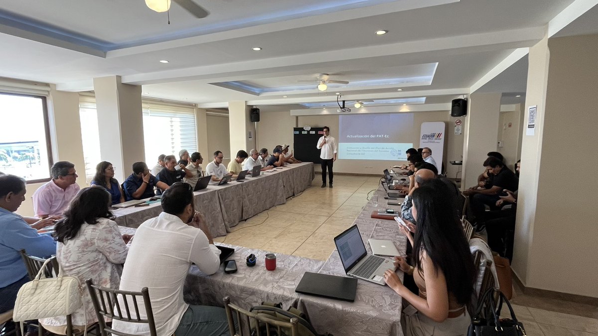 andresarens's tweet photo. Esta semana en Manabí aportando con el sector acuícola y pesquero: 
1.- Bahía de Caráquez con los pequeños acuacultores del estuario. 
2.- Participando en panel para los alumnos de la PUCE en Manta. 
3.- Facilitando un taller para la SRP, MAE, ONGs, academia y sector pesquero. https://t.co/NpmLbXAJ5O