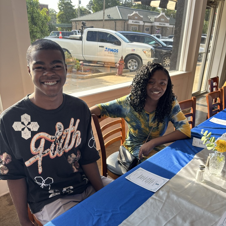 SenatobiaHS's tweet photo. 🎓Senior Breakfast for the Class of 2026!! #tobiePRIDE 💙💛 #GOW26 https://t.co/XyWS3Mal8y