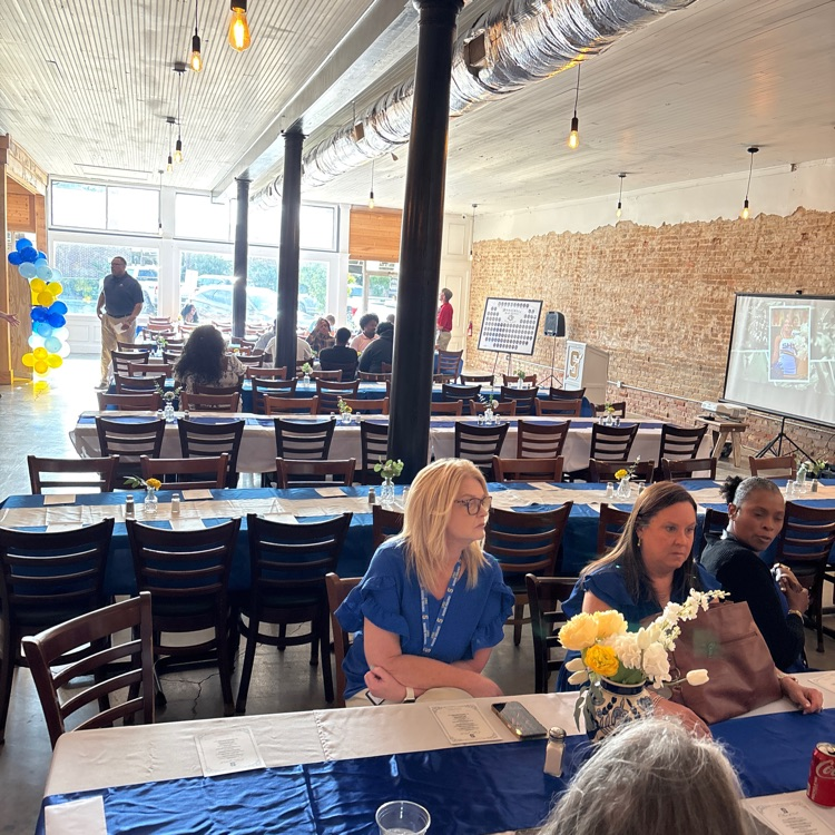 SenatobiaHS's tweet photo. 🎓Senior Breakfast for the Class of 2026!! #tobiePRIDE 💙💛 #GOW26 https://t.co/XyWS3Mal8y