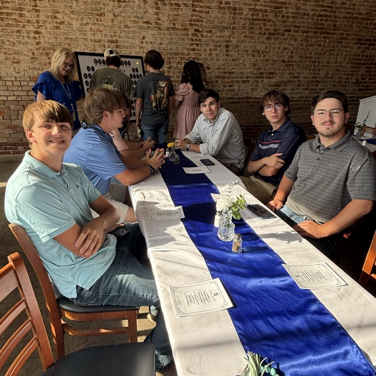 SenatobiaHS's tweet photo. 🎓Senior Breakfast for the Class of 2026!! #tobiePRIDE 💙💛 #GOW26 https://t.co/XyWS3Mal8y