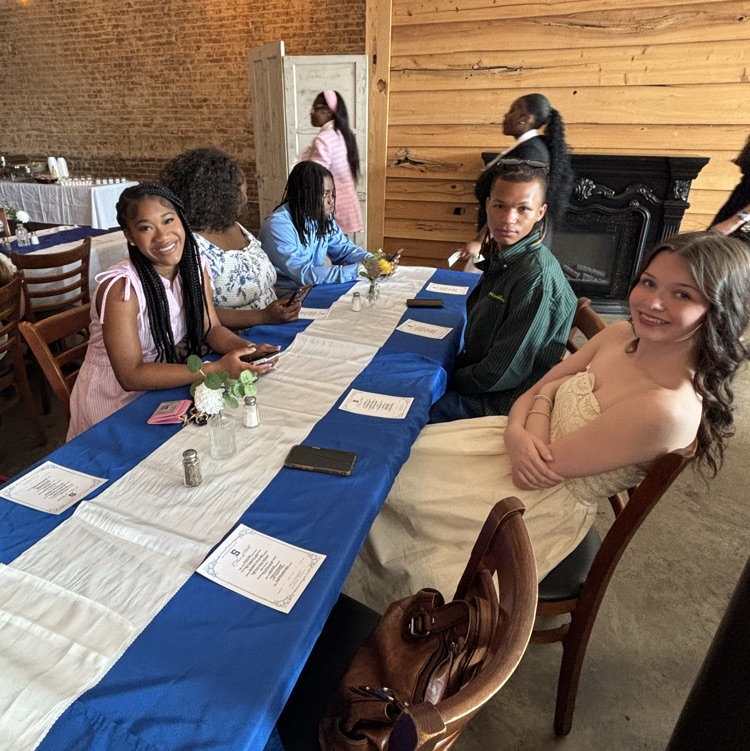 SenatobiaHS's tweet photo. 🎓Senior Breakfast for the Class of 2026!! #tobiePRIDE 💙💛 #GOW26 https://t.co/XyWS3Mal8y